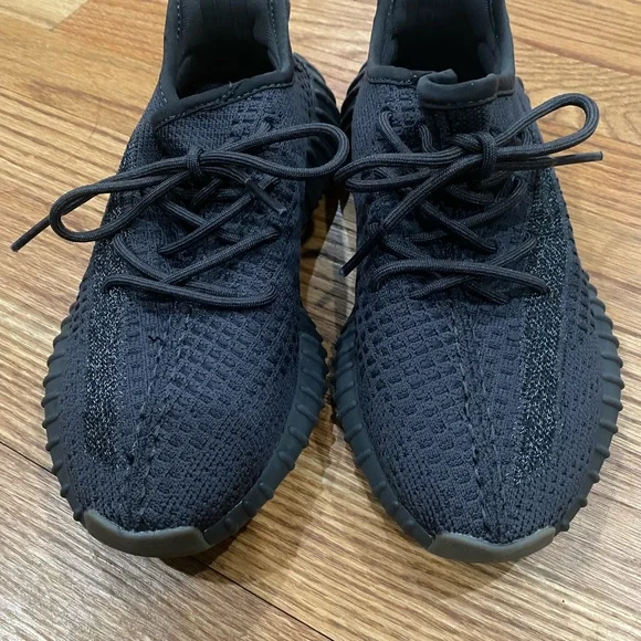 Yeezy black sneakers - Picture 1 of 5